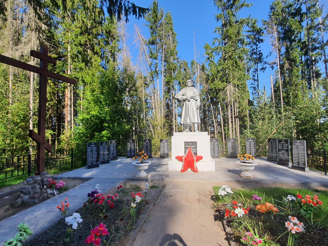 Воинское захоронение д. Переслегино